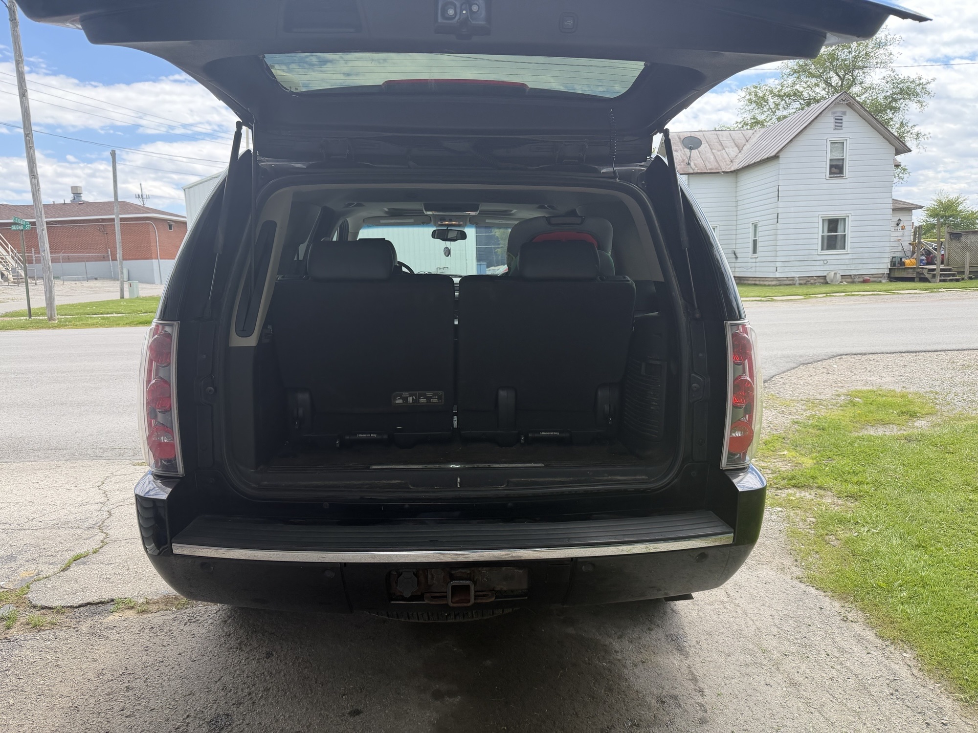 Used 2011 GMC Yukon Denali AWD/4WD image 6