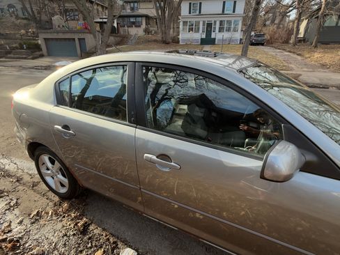 Used 2006 MAZDA MAZDA3 i Touring image 4