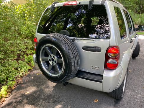 Used 2007 Jeep Liberty Limited AWD/4WD image 18