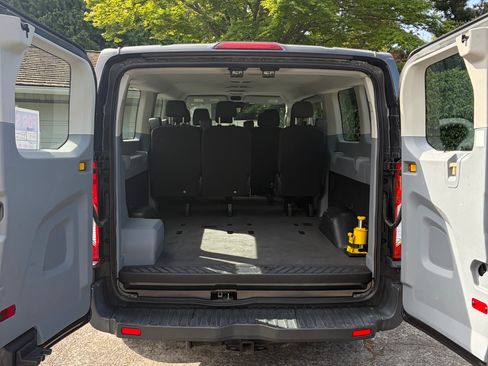 Used 2017 Ford Transit 350 XLT RWD image 8