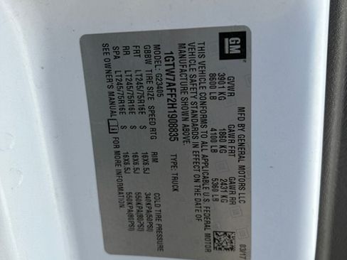 Used 2017 GMC Savana 2500 Van 3D image 16