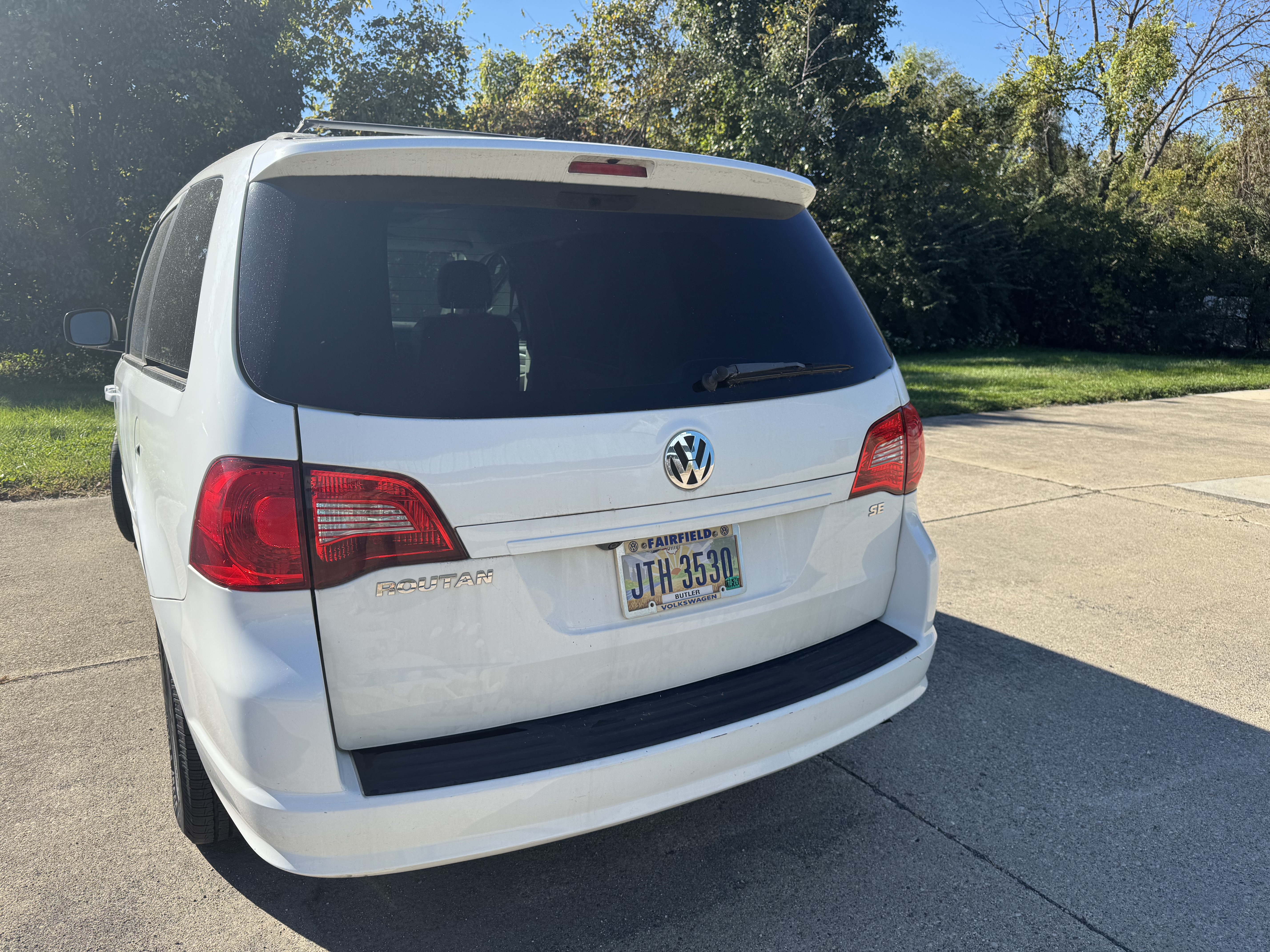 Used 2013 Volkswagen Routan SE FWD image 6
