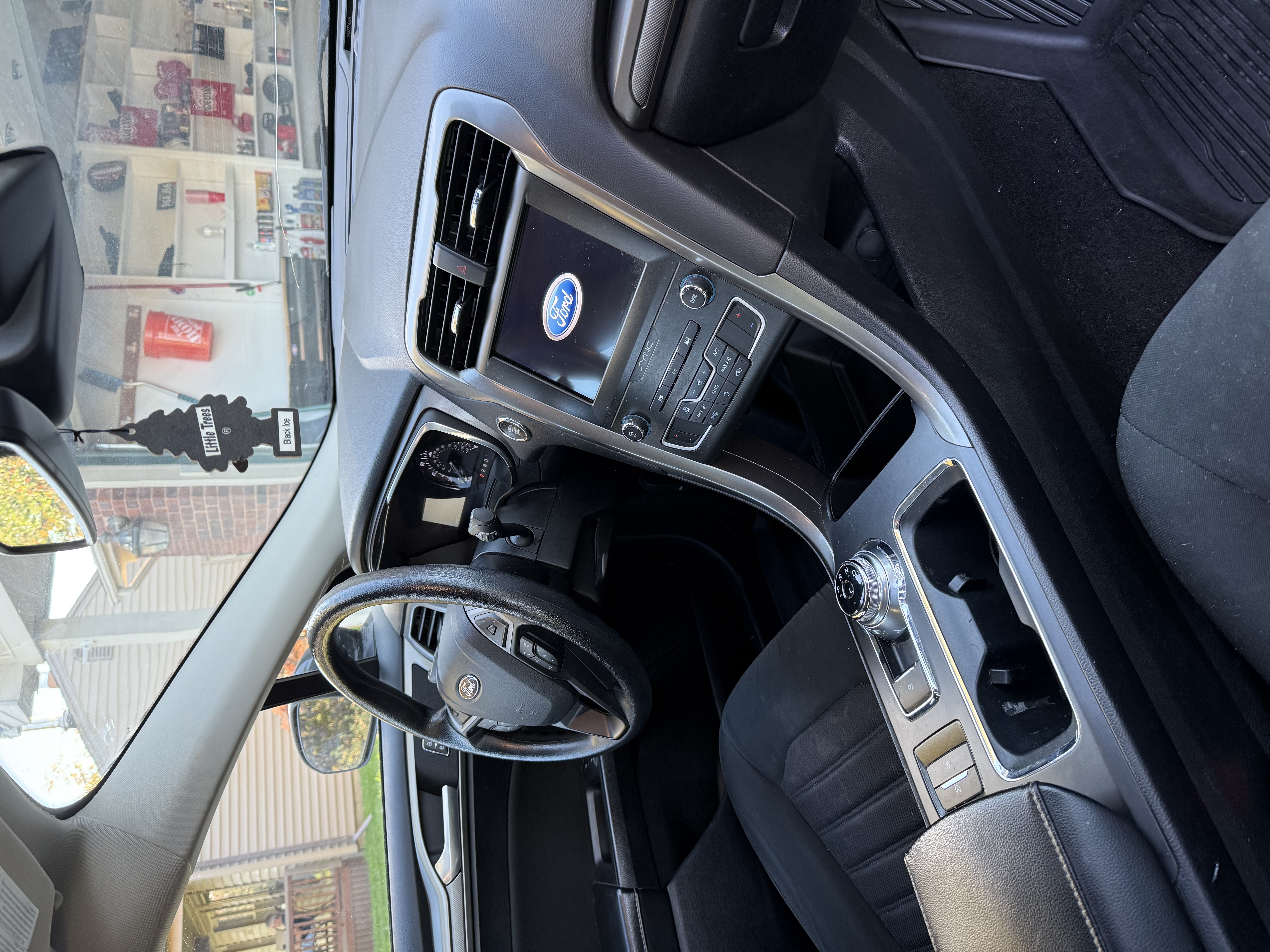 Used 2020 Ford Fusion SE FWD image 13