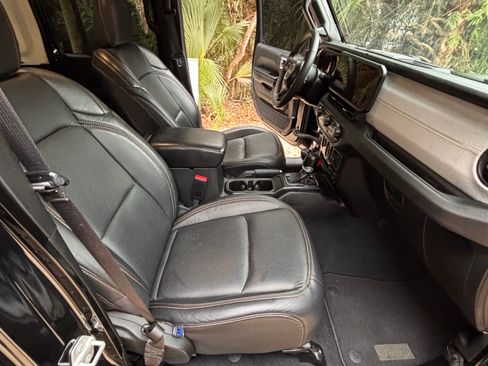 Used 2024 Jeep Wrangler Unlimited Sport image 9