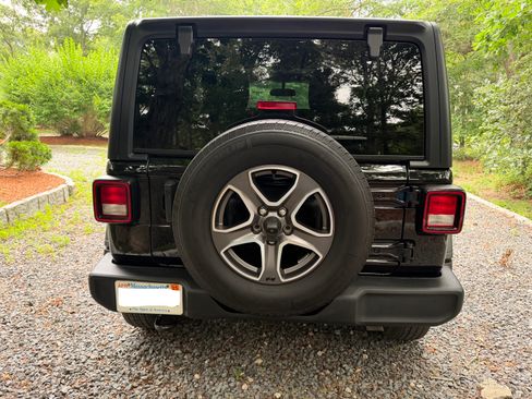 Used 2023 Jeep Wrangler Sport AWD/4WD image 8