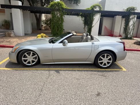 Used 2004 Cadillac XLR RWD image 9