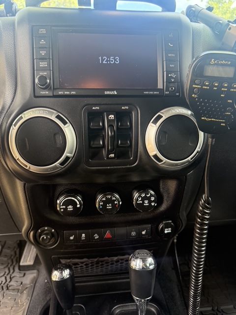 Used 2015 Jeep Wrangler Unlimited Rubicon AWD/4WD image 10