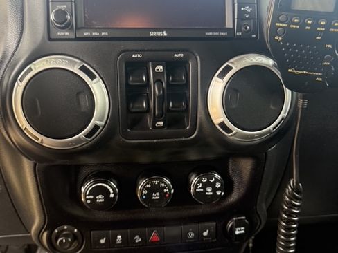 Used 2015 Jeep Wrangler Unlimited Rubicon AWD/4WD image 10