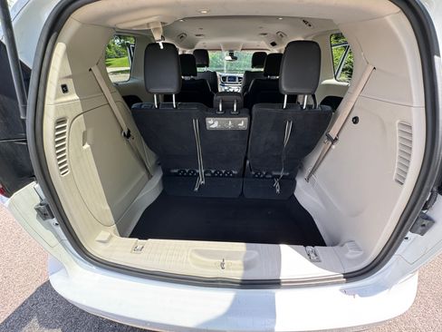 Used 2019 Chrysler Pacifica Touring-L FWD image 11