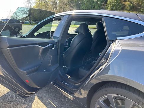 Used 2020 Tesla Model S Long Range Plus image 9