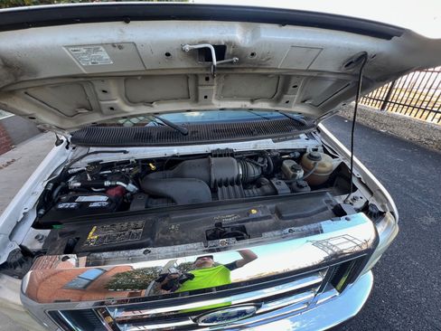 Used 2014 Ford E-350 and Econoline 350 XLT image 16