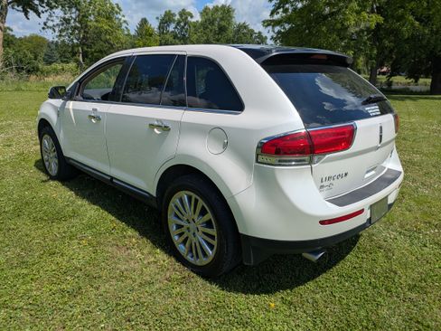 Used 2012 Lincoln MKX AWD image 5