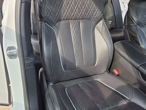 Used 2019 BMW 750i w/ Executive Package image 15