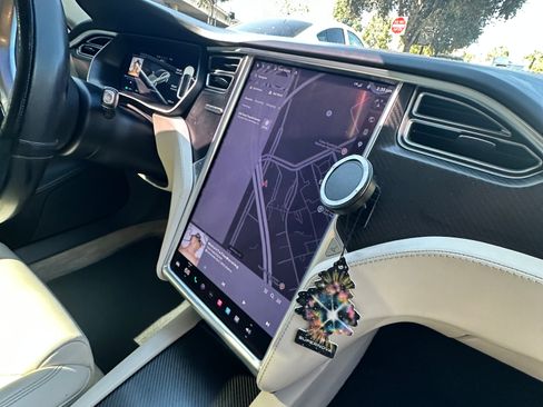 Used 2017 Tesla Model S 75D AWD/4WD image 13