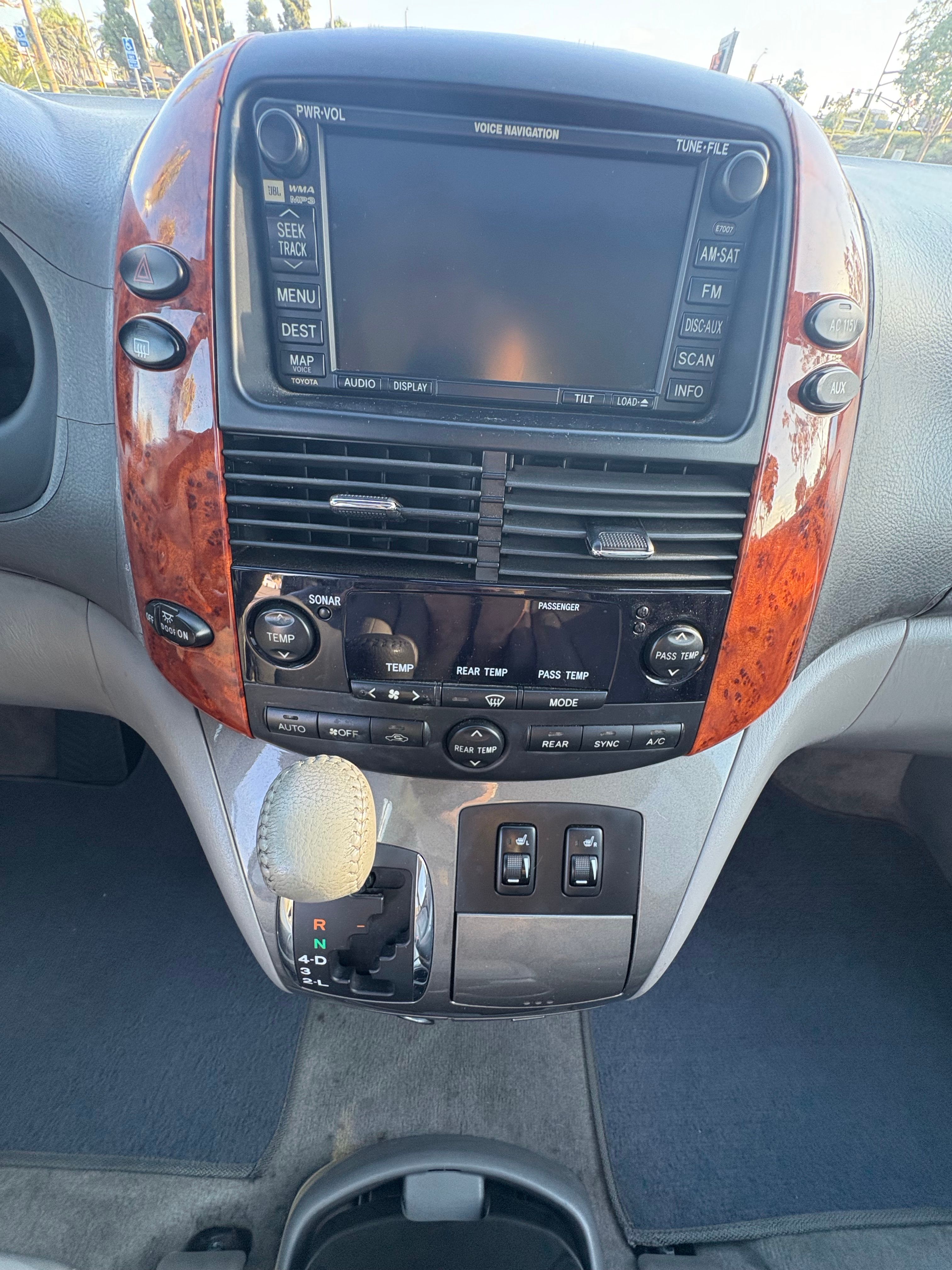 Used 2008 Toyota Sienna XLE w/ Towing Prep Pkg FWD image 14