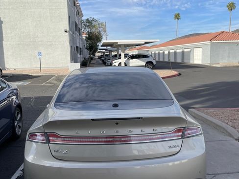 Used 2017 Lincoln MKZ Reserve image 9