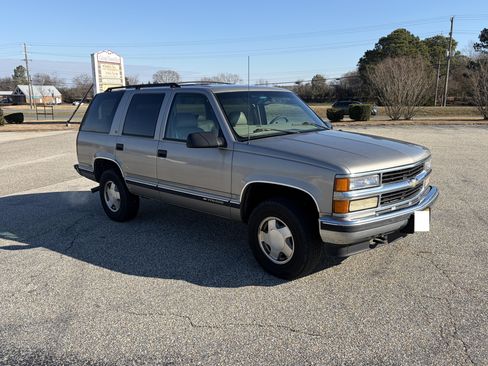 Used 1999 Chevrolet Tahoe Z71 w/ Preferred Equipment Group image 9