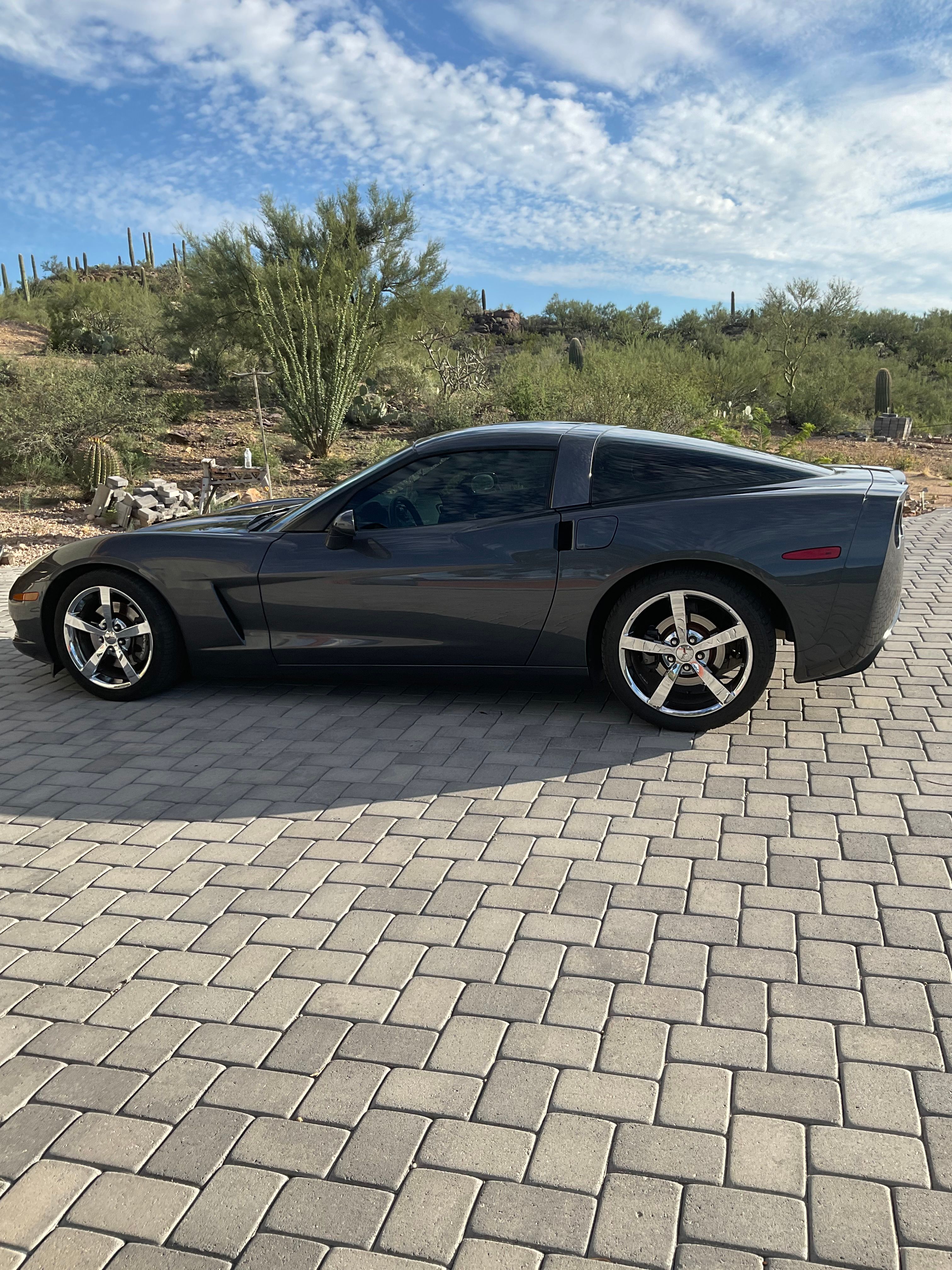 Used 2010 Chevrolet Corvette Coupe w/ 1LT RWD image 1
