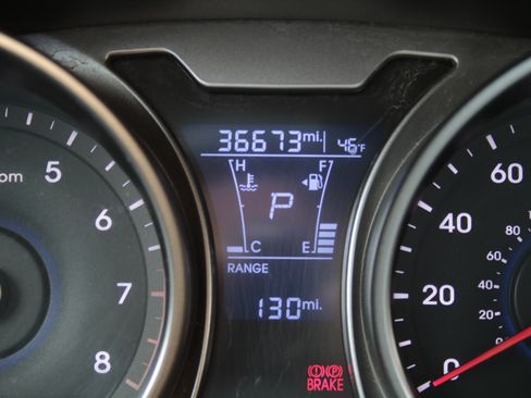 Used 2017 Hyundai Veloster Value Edition image 12