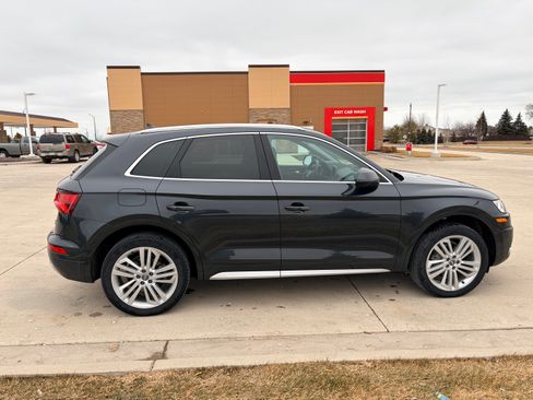 Used 2018 Audi Q5 2.0T Premium Plus w/ Premium Plus Package image 2