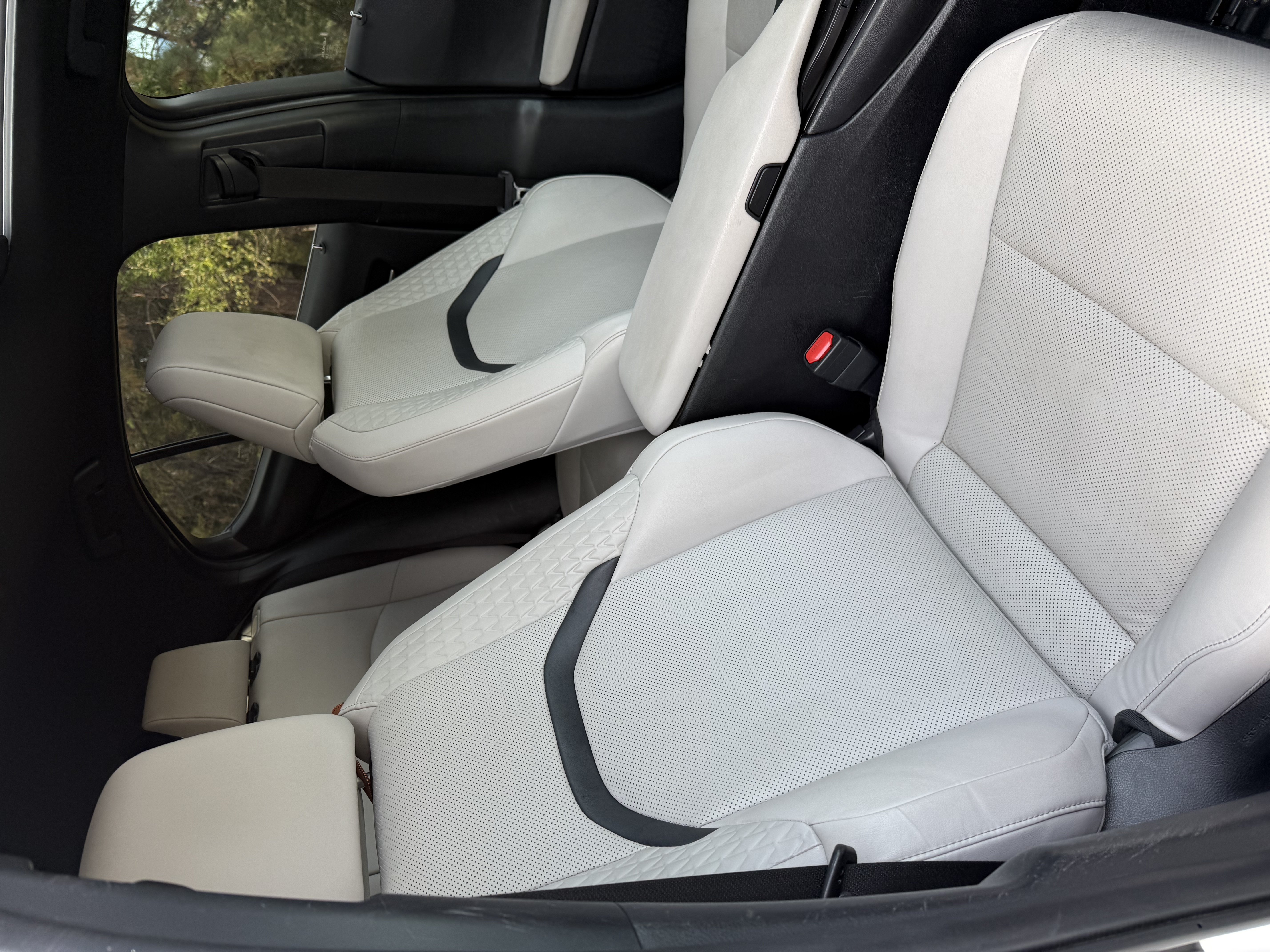 Used 2019 Lexus UX 250h w/ Premium Package AWD/4WD image 14