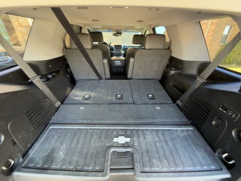 Used 2019 Chevrolet Tahoe LT w/ Luxury Package RWD image 14