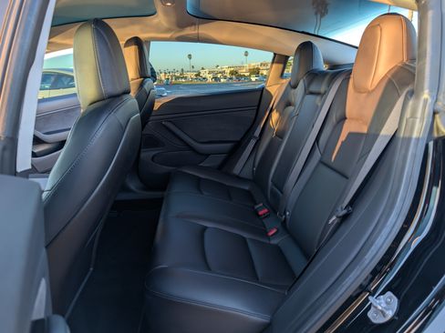 Used 2018 Tesla Model 3 Long Range image 13