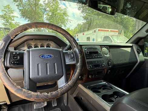 Used 2011 Ford F250 Lariat w/ Lariat Interior Pkg AWD/4WD image 10