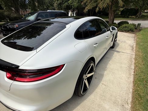 Used 2018 Porsche Panamera 4 w/ Premium Package Plus AWD/4WD image 4
