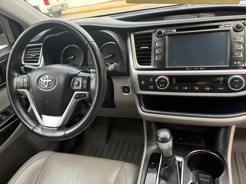 Used 2019 Toyota Highlander XLE image 20