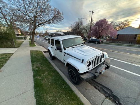 Used 2014 Jeep Wrangler Unlimited Sahara image 5