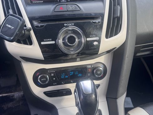 Used 2012 Ford Focus Titanium FWD image 12