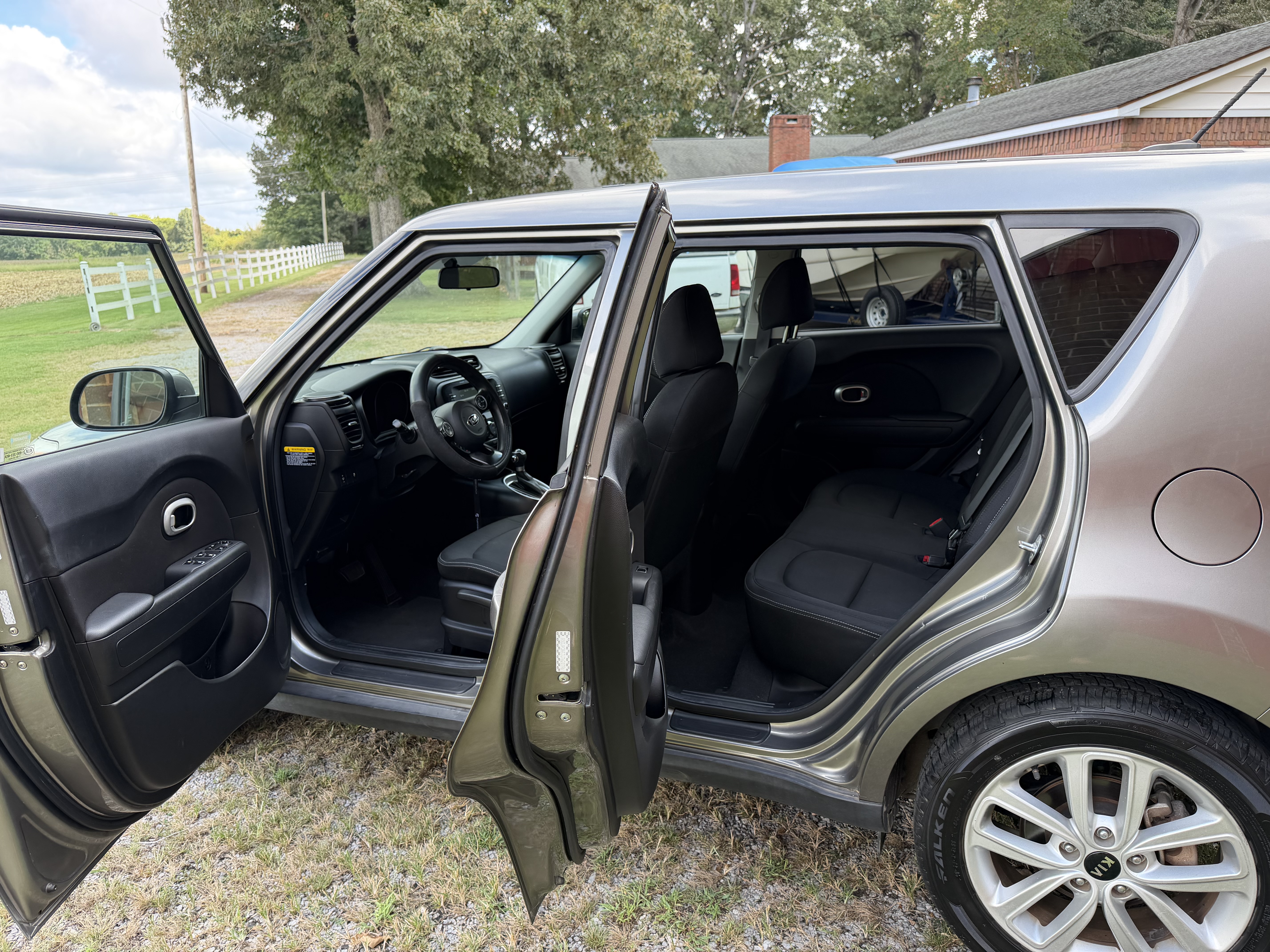 Used 2018 Kia Soul + FWD image 5