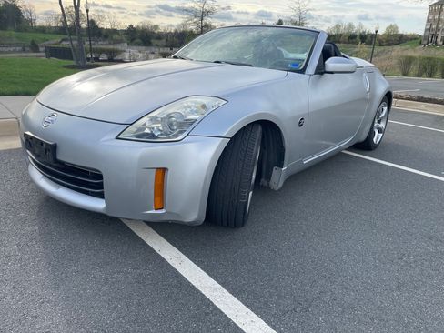 Used 2006 Nissan 350Z Enthusiast w/ (S02) Side Air Bags Pkg image 4