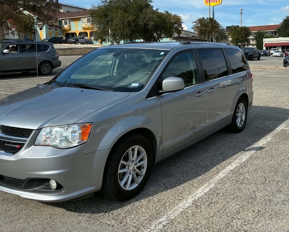 Used 2019 Dodge Grand Caravan SXT FWD image 9