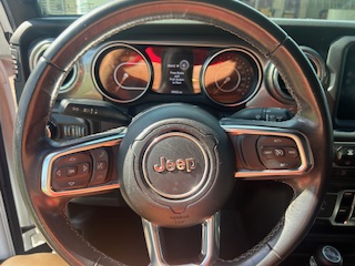 Used 2018 Jeep Wrangler Unlimited Sahara AWD/4WD image 27