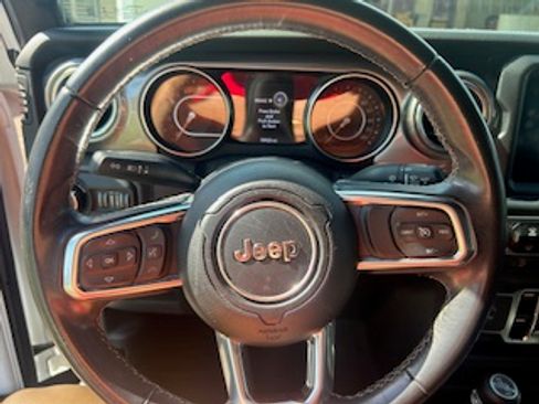 Used 2018 Jeep Wrangler Unlimited Sahara AWD/4WD image 27