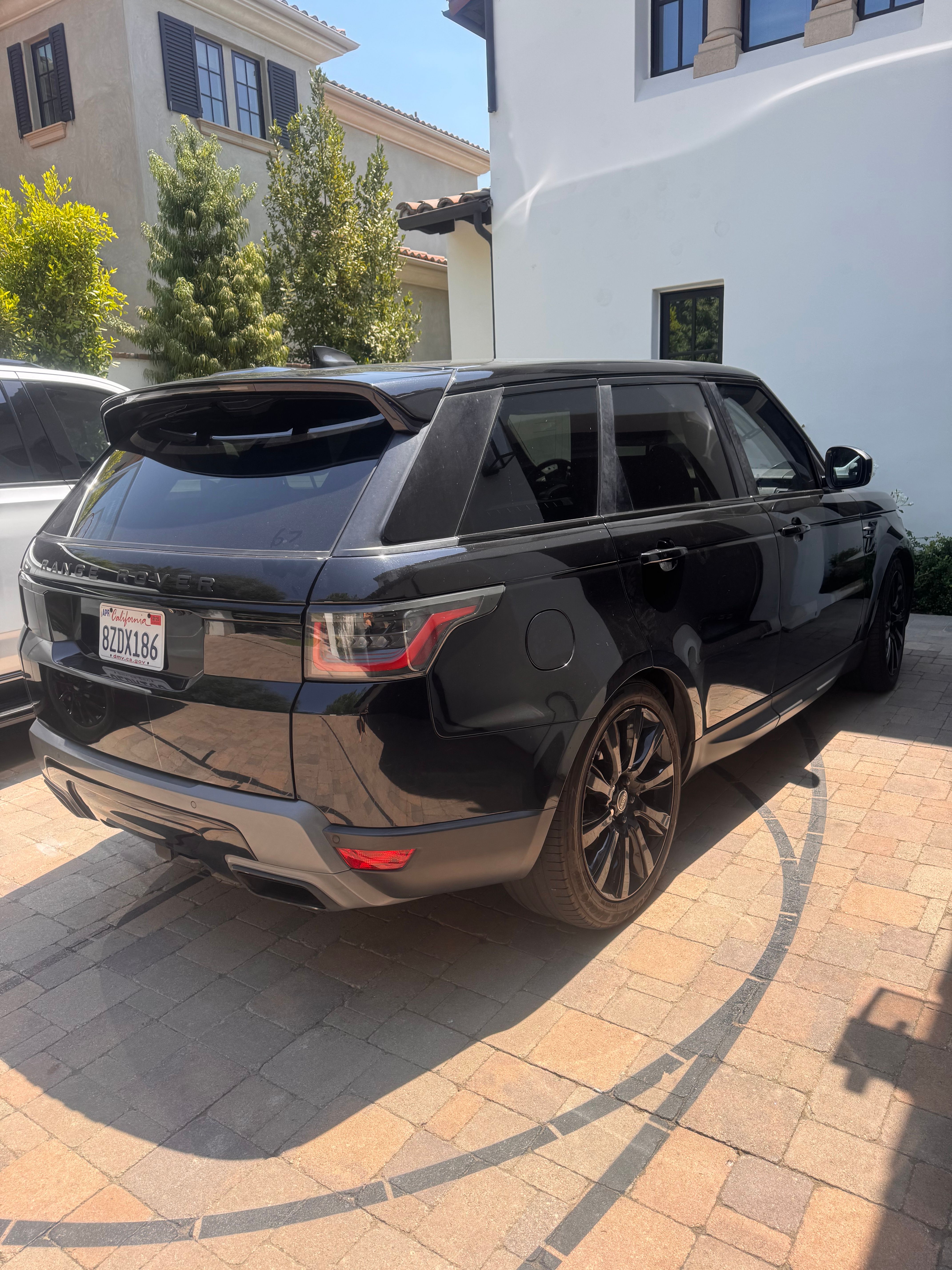 Used 2018 Land Rover Range Rover Sport SE AWD/4WD image 2