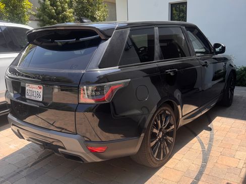 Used 2018 Land Rover Range Rover Sport SE image 2
