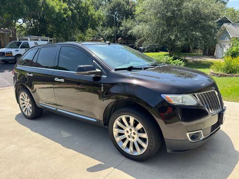 Used 2014 Lincoln MKX FWD w/ Equipment Group 101A image 2