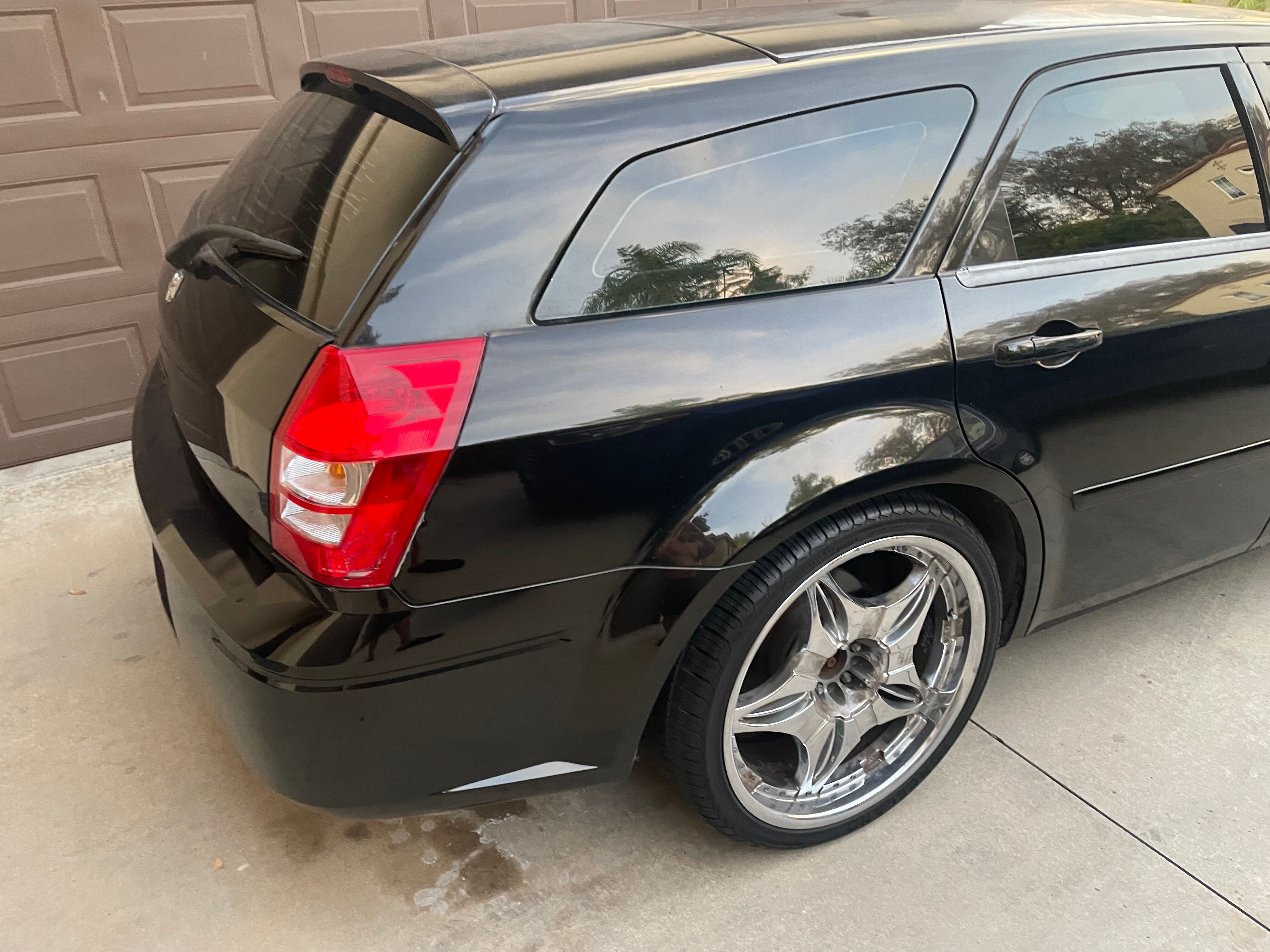 Used 2006 Dodge Magnum SE RWD image 2