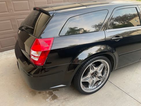 Used 2006 Dodge Magnum SE RWD image 2