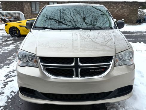 Used 2013 Dodge Grand Caravan SE image 2