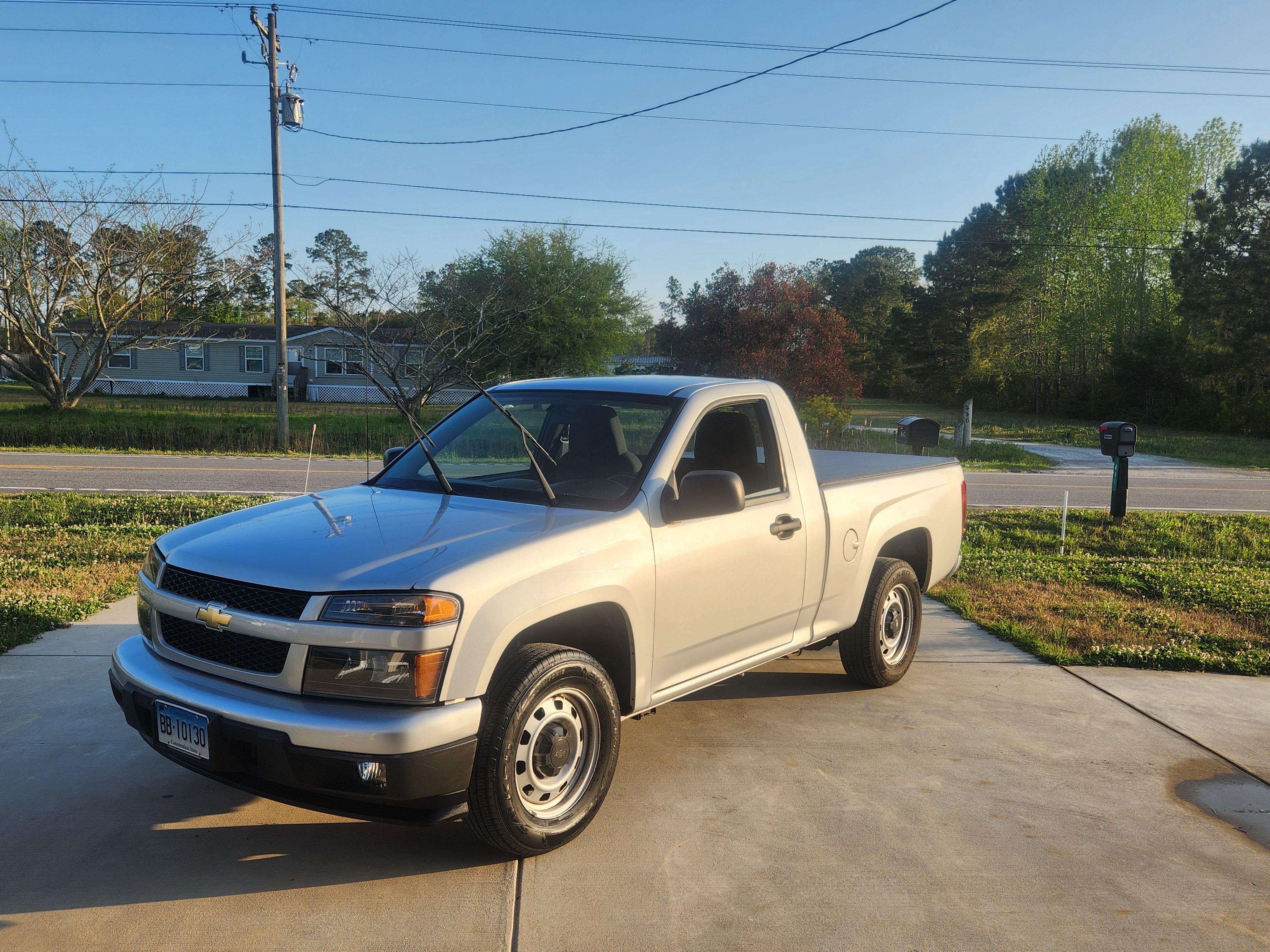 Used 2012 Chevrolet Colorado W/T RWD image 2