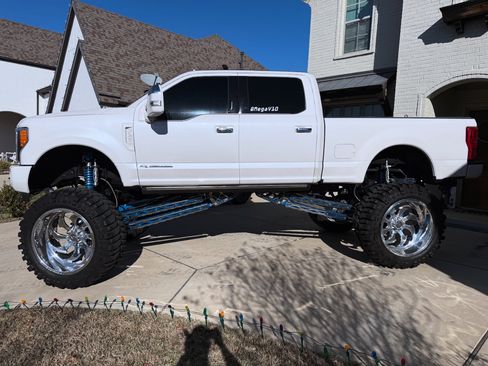 Used 2019 Ford F250 Platinum w/ Platinum Ultimate Package AWD/4WD image 1
