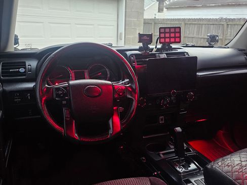 Used 2014 Toyota 4Runner SR5 image 11