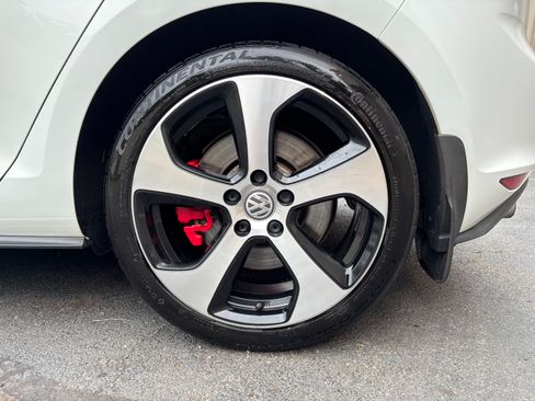 Used 2017 Volkswagen GTI SE FWD image 15