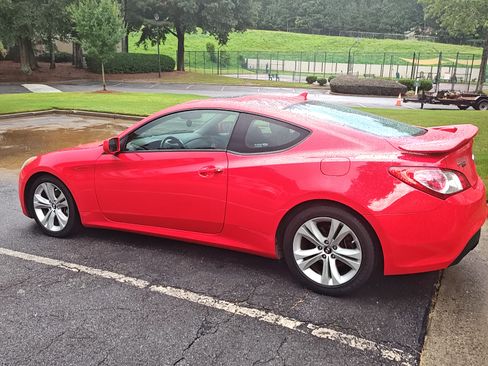 Used 2011 Hyundai Genesis 2.0T RWD image 2