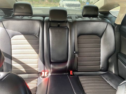 Used 2018 Ford Fusion SE w/ Equipment Group 201A FWD image 11