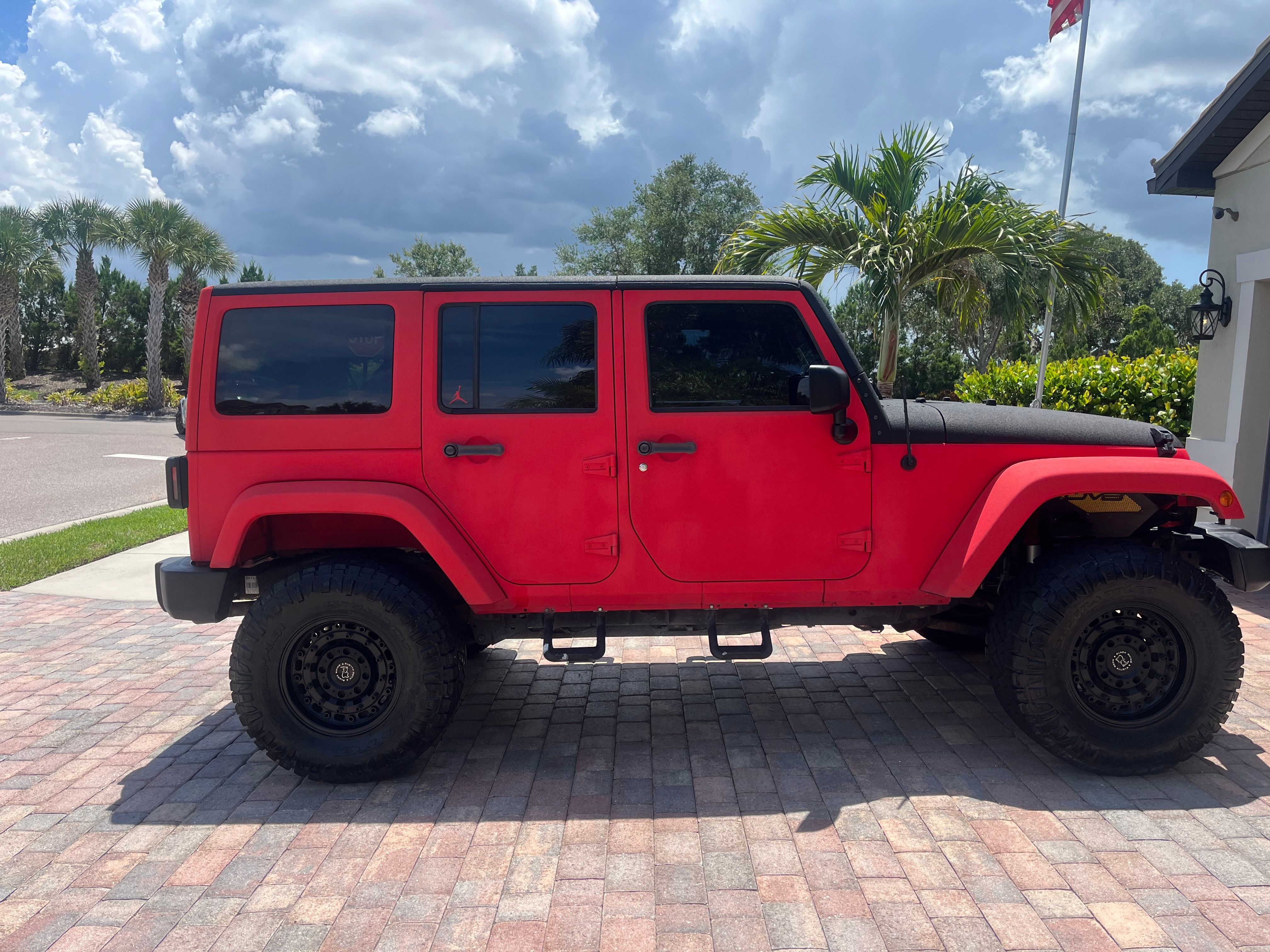 Used 2013 Jeep Wrangler Unlimited Sport AWD/4WD image 2